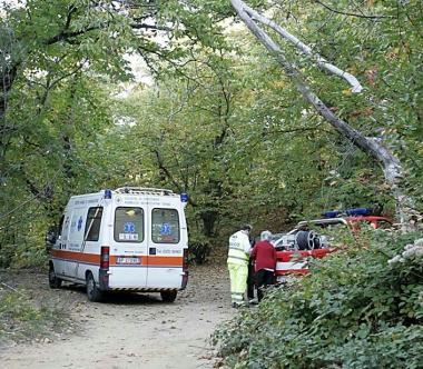Cacciatore soccorso sul monte 