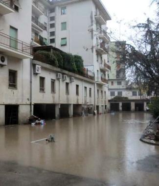 Frane e allagamenti, la pioggia non si ferma