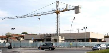 Il cantiere dei Venturini all’ngolo Aurelia via Italica A destra la nuova Coop aperta in via del Fortino