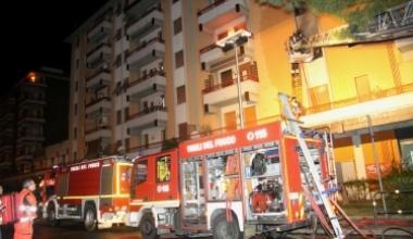 Brucia appartamento, evacuato condominio a San Paolo