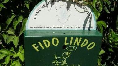 I sacchetti per togliere lo sporco dei cani nei parchi