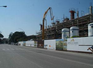 Viale Luporini, al Comune un'area a verde e posteggio