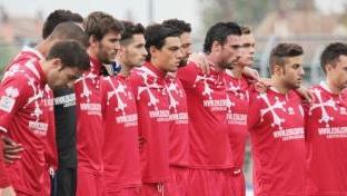 <b>FOLIGNO </b>La formazione iniziale del Pisa e un gruppo di tifosi nerazzurri