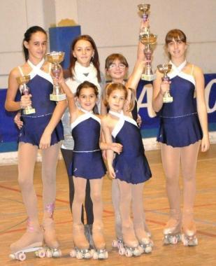 <b>PATTINAGGIO</b> La squadra della Nuova Polisportiva Molinese insieme a Giada Bellini       