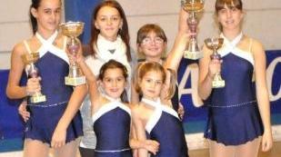 <b>PATTINAGGIO</b> La squadra della Nuova Polisportiva Molinese insieme a Giada Bellini