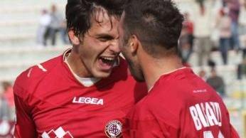 <b>IMPRESA.</b> Remedi e Bigazzi il bello dei debuttanti sotto: Paulinho dopo il primo gol al Pescara