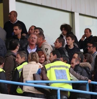 Tensione in tribuna e a destra il vice presidente pratese Radici espulso dopo lesultanza 