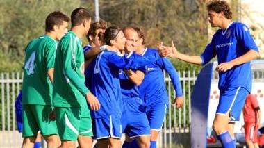 Gli azzurri festeggiano un gol Ma a Valenza a decidere in negativo sono stati i troppi errori