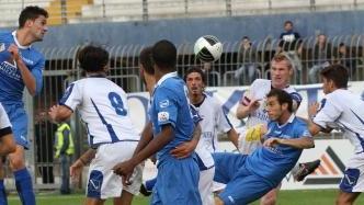 Una conclusione di testa di Patacchiola nell’arrembaggio finale