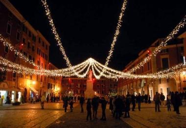 Le luminarie di piazza Alberica     