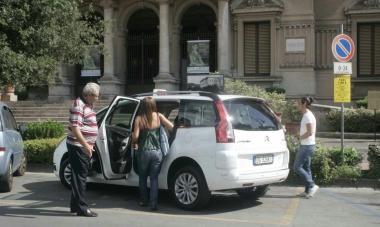 Il servizio di taxi collettivo servir&agrave; a sopperire alle carenze del trasporto pubblico locale    