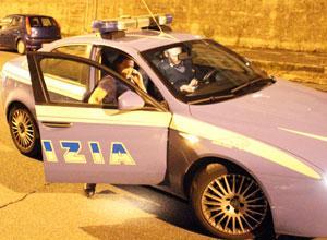 Ladri s'intrufolano in casa mettendo una scala sulla facciata del palazzo