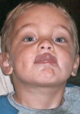  A Leonardo Caramia auguri: per i tuoi tre anni da nonna Franca, nonno Lelio, i bisnonni e i parenti ...