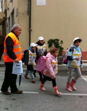 Gli studenti a scuola con Pedibus 