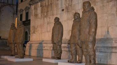 In piazza Duomo il monumento di Fageras