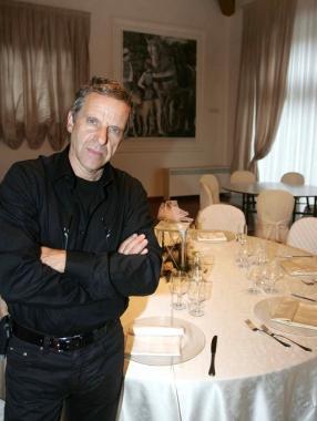 Andrea Maestrelli e lesterno del ristorante Le Scuderie de LAntinoro 