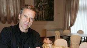 Andrea Maestrelli e l’esterno del ristorante Le Scuderie de L’Antinoro