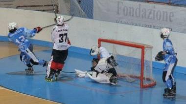 Una fase di una gara di hockey