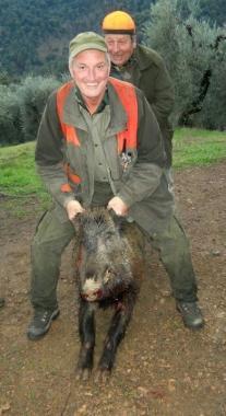 <b>LA COPPIA</b> Gaetano e Ringo domano un cinghiale   