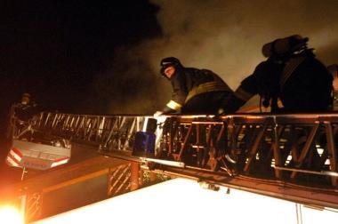 <b>PALAZZO LAMARMORA</b> Vigili del fuoco durante le operazioni di spegnimento    