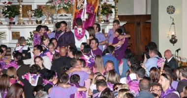Un tripudio di colori rosaviola per celebrare il trionfo del Borgo