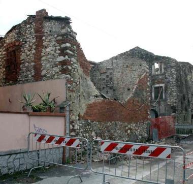 Nazzano: larea del crollo transennata 