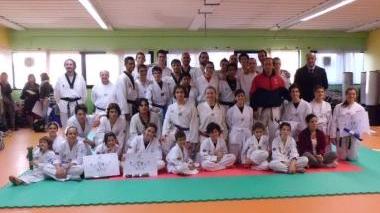 Gli atleti che hanno superato l’esame per accedere alla cintura di grado superiore del Taekwondo