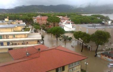 Il centro di Marina di Campo dopo lalluvione  
