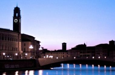 Una bella foto allimbrunire dei nostri lungarni   