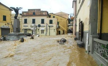 Un fiume d’acqua in paese