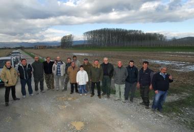 Larea dove dovrebbe sorgere il depuratore durante una manifestazione degli oppositori al progetto     