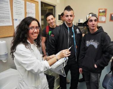 Studenti dellIpsia prima della donazione con la dott. Manetti 