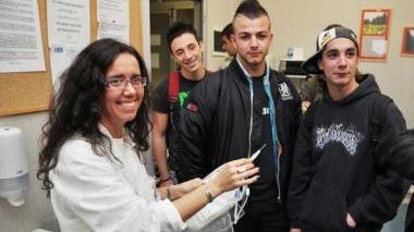 Studenti dell’Ipsia prima della donazione con la dott. Manetti