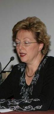Cinzia Romiti e in alto la piscina termale