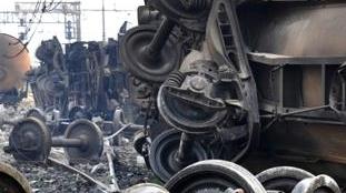 <b>LA TRAGEDIA.</b> Il carro rovesciato ed i pezzi sparsi sui binari