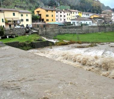 L’Ombrone in piena in una foto d’archivio