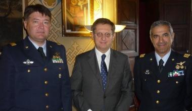 I saluti al generale Fort e al nuovo comandante della 46esima aerobrigata Colagrande
