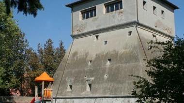 Un esterno della torre di Vada