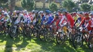 L’affollata partenza di una delle tappe delle passate edizioni del trofeo Dieci Comuni di mountain bike