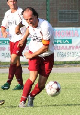 Lattaccante del Camaiore Emanuele Bianchi 