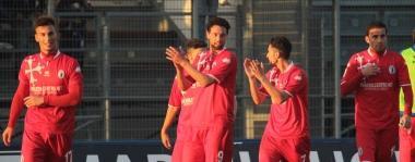 I nerazzurri esultanti dopo la vittoria sul campo del Foligno 