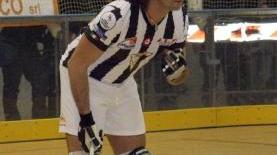 <b>PROFONDO ROSSO.</b> A sinistra Enrico Mariotti, espulso per aver colpito Festa con la stecca <b>GOL SENZA GIOIA.</b> A destra Alberto Orlandi, autore dell’unica rete bianconera