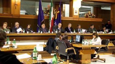 <b>ASSESSORE. </b>Alessandro Volpi guida lassessorato Bilancio e Finanze. A sinistra: un consiglio comunale   