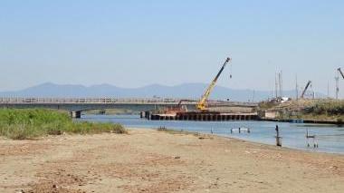 La spiaggia cresciuta alla foce sarà cancellata