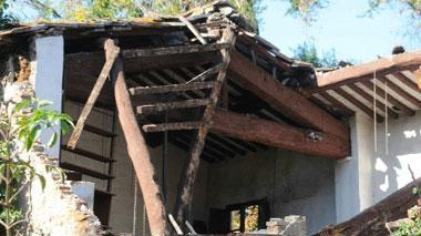 Crolla il tetto della Casa del Boia