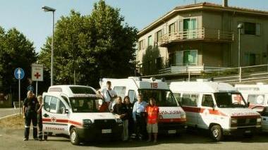 Volontari e mezzi della Croce Rossa