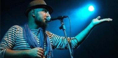 <b>AREAMAG </b>Il cantatuore romano protagonista stasera al circolo Arci Khorakhan&egrave; 