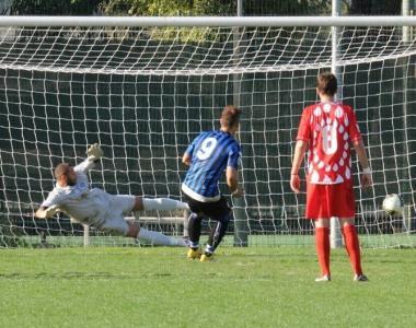 <b>RIGORE</b> Perez spiazza Santandrea e segna il gol della vittoria     