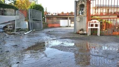 Tubo rotto da un mese a Masotti Allarme per l'acqua sprecata