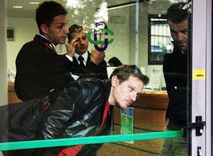 Rapina in banca, 9mila euro di bottino